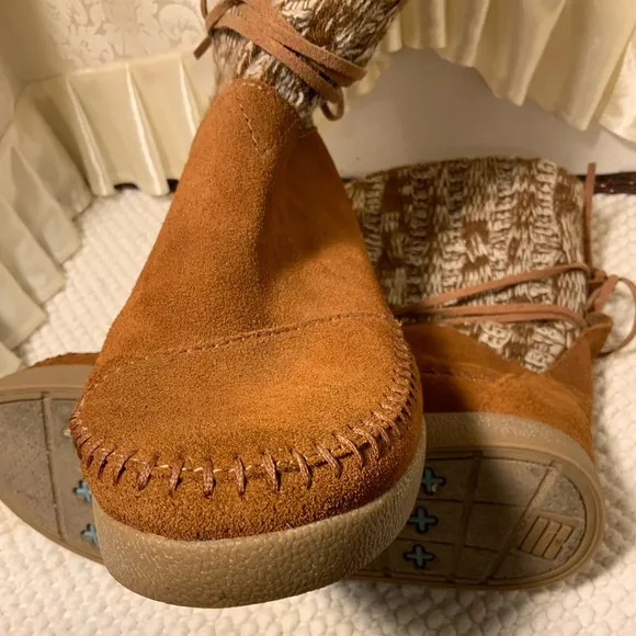 TOM’S WOMENS SUEDE INDIAN FAUX FUR BOOTS