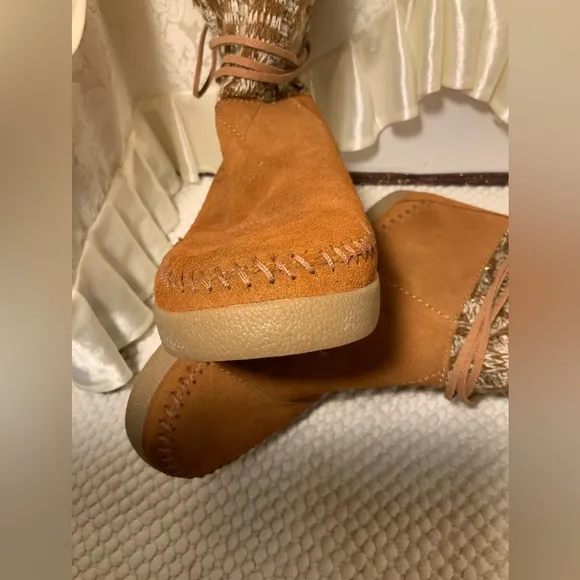TOM’S WOMENS SUEDE INDIAN FAUX FUR BOOTS