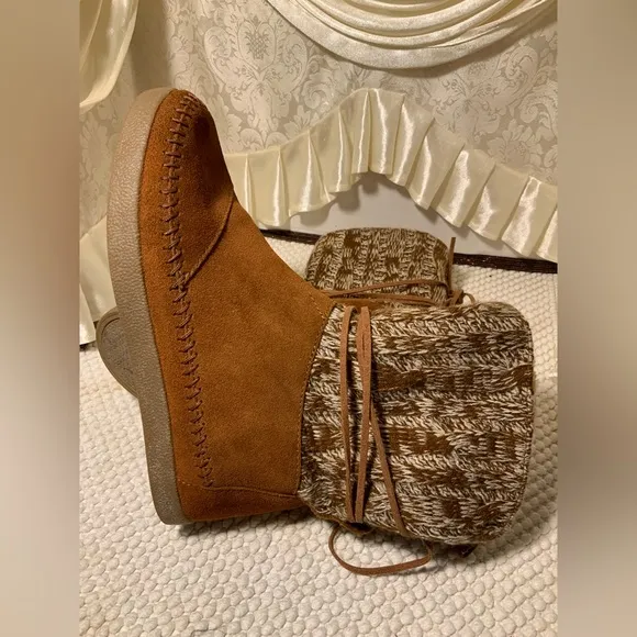 TOM’S WOMENS SUEDE INDIAN FAUX FUR BOOTS