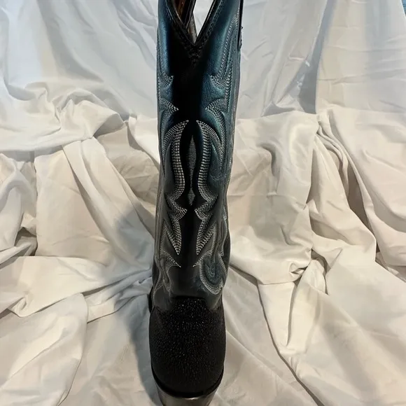 Tony Lama Stingray Cowboy Boots. Size 7 1/2D. Mens but fits size 8 women.