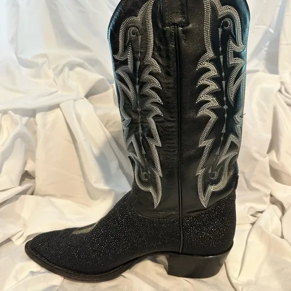 Tony Lama Stingray Cowboy Boots. Size 7 1/2D. Mens but fits size 8 women.