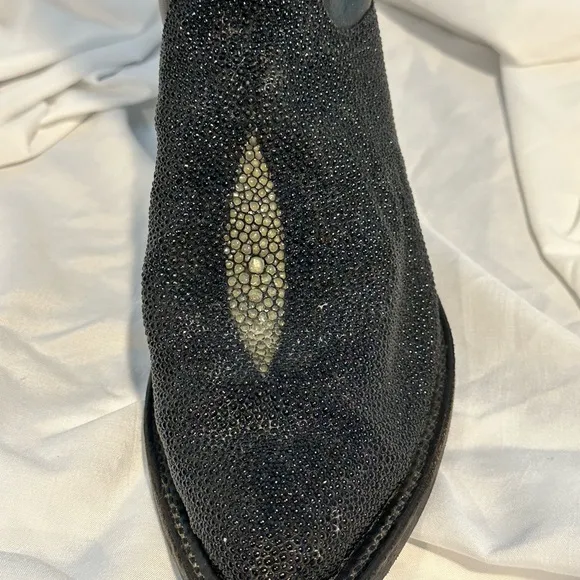 Tony Lama Stingray Cowboy Boots. Size 7 1/2D. Mens but fits size 8 women.