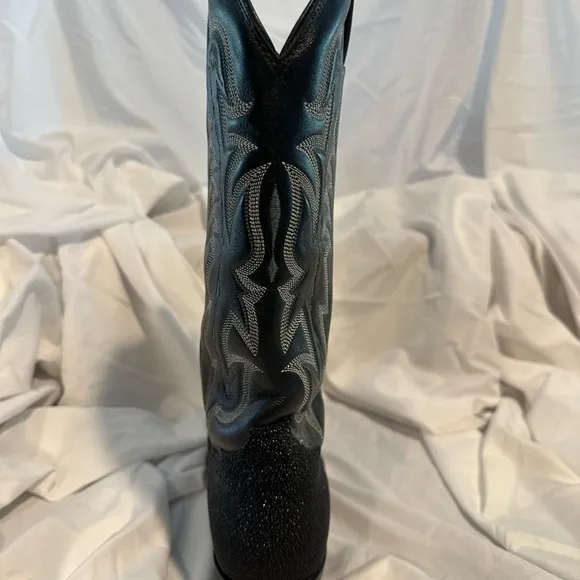 Tony Lama Stingray Cowboy Boots. Size 7 1/2D. Mens but fits size 8 women.