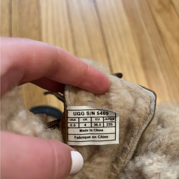 UGG Adirondack Genuine Sheepskin Shearling-Lined Leather Boots Size 5.5