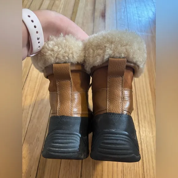 UGG Adirondack Genuine Sheepskin Shearling-Lined Leather Boots Size 5.5