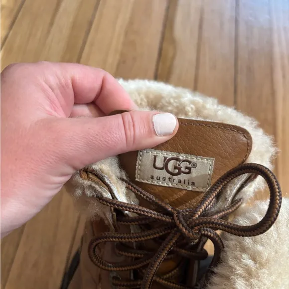 UGG Adirondack Genuine Sheepskin Shearling-Lined Leather Boots Size 5.5