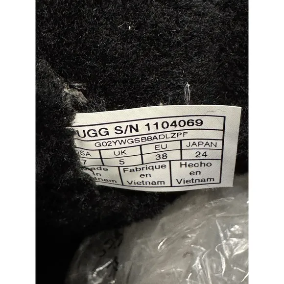 UGG Aika Women's Boots Size 7 Black Fur