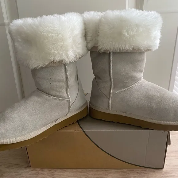 UGG Australia Classic Boots - Women Sz 7