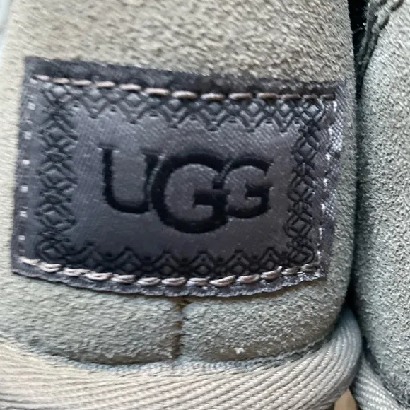 UGG Australia Classic Gray Cardy Winter Wool Knit Button Boots EUC Size 6
