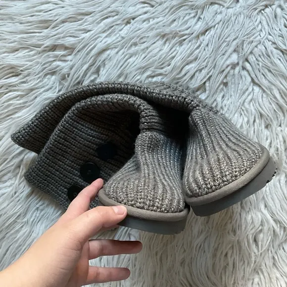 UGG Australia Classic Gray Cardy Winter Wool Knit Button Boots EUC Size 6