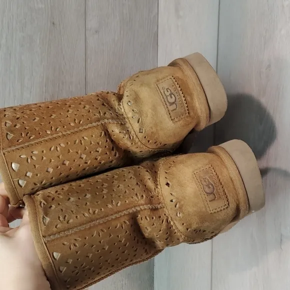 Ugg Australia Women Classic Flora Perf Short Sheepskin Boots shoes sz 8