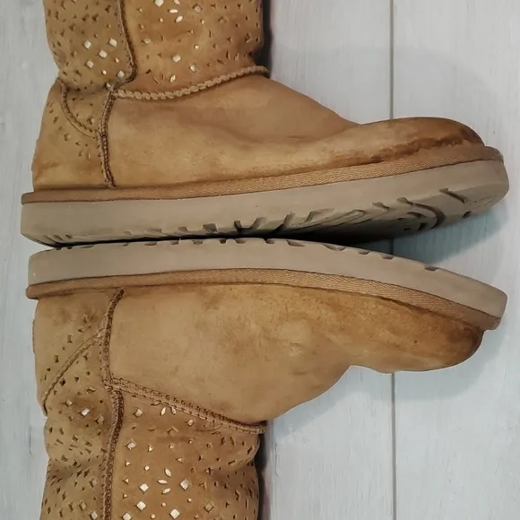 Ugg Australia Women Classic Flora Perf Short Sheepskin Boots shoes sz 8