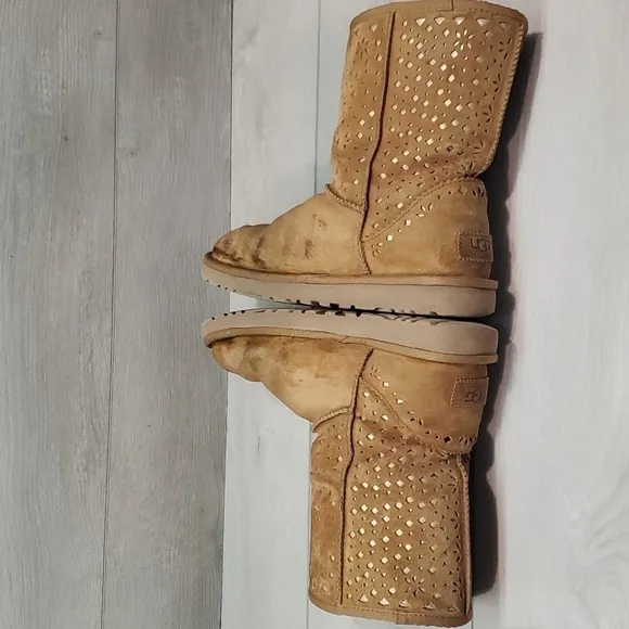 Ugg Australia Women Classic Flora Perf Short Sheepskin Boots shoes sz 8