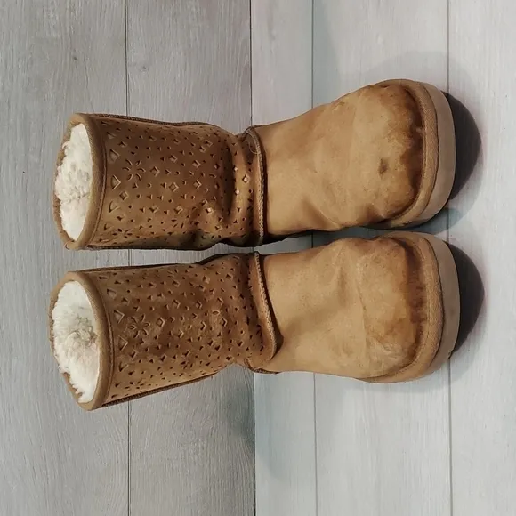 Ugg Australia Women Classic Flora Perf Short Sheepskin Boots shoes sz 8