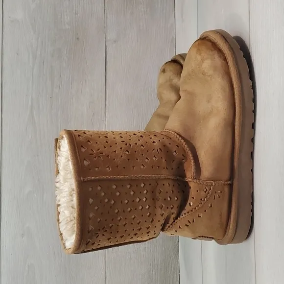 Ugg Australia Women Classic Flora Perf Short Sheepskin Boots shoes sz 8
