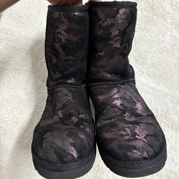 UGG AUSTRALIA Women Classic Short Metallic Camouflage Pink/ Purple Boots Size 7