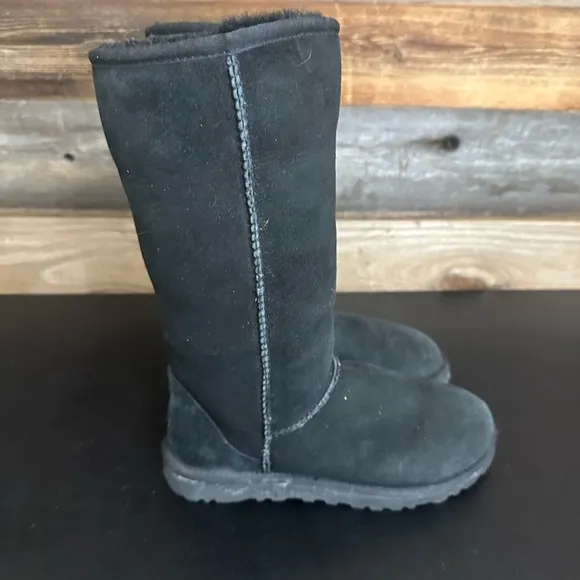 Ugg Australia Women's 5815 Classic Tall Boots Sheepskin US 6 Black Lined