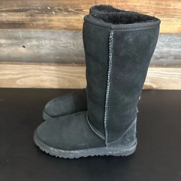 Ugg Australia Women's 5815 Classic Tall Boots Sheepskin US 6 Black Lined