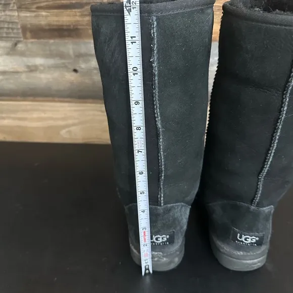 Ugg Australia Women's 5815 Classic Tall Boots Sheepskin US 6 Black Lined