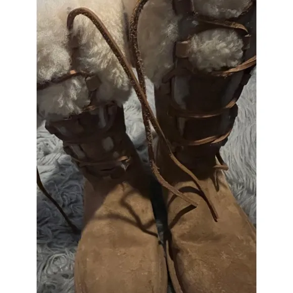 UGG Australia Women's Montclair 1892 Style Chestnut Lace Up  Suede Boots Size 6