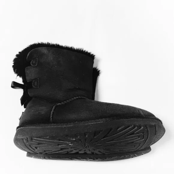 Ugg BAILEY BOW II BOOT Women  Size 7