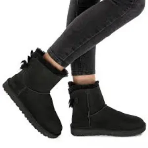 Ugg BAILEY BOW II BOOT Women  Size 7