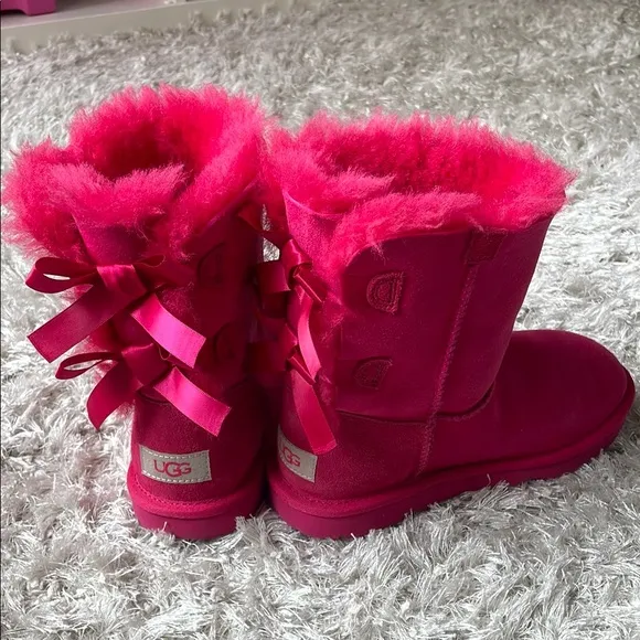 UGG Bailey Bow II pink Boots Size 3