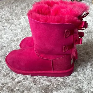 UGG Bailey Bow II pink Boots Size 3