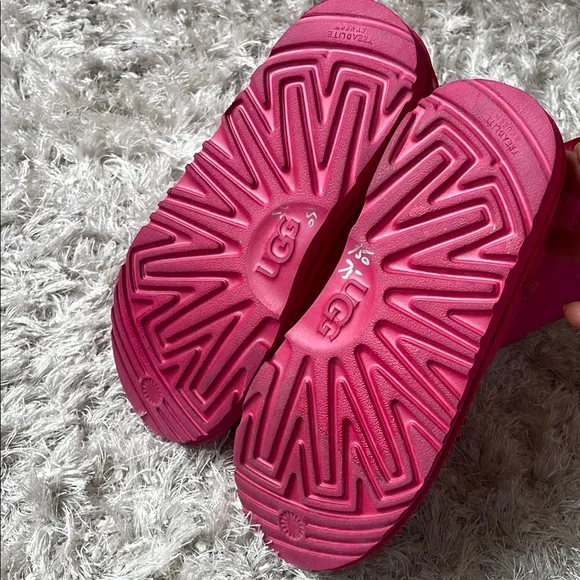 UGG Bailey Bow II pink Boots Size 3