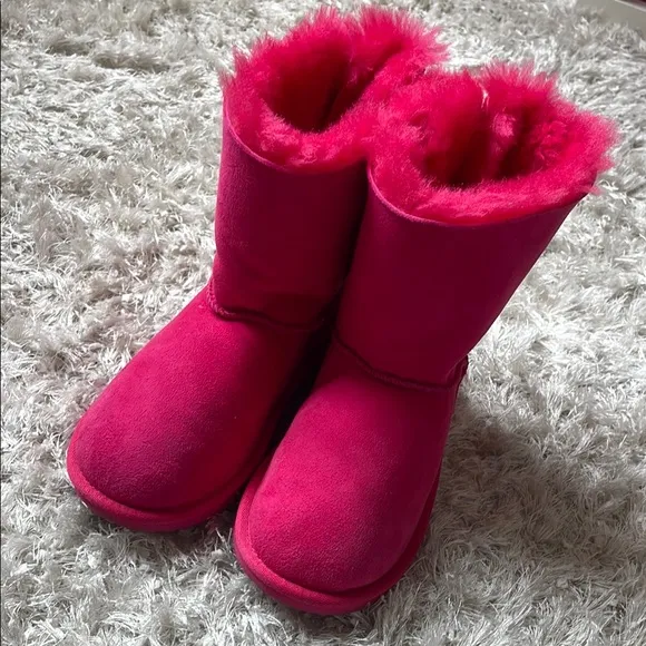 UGG Bailey Bow II pink Boots Size 3
