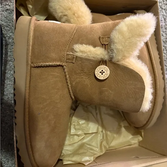UGG Bailey Button Boots - Chestnut