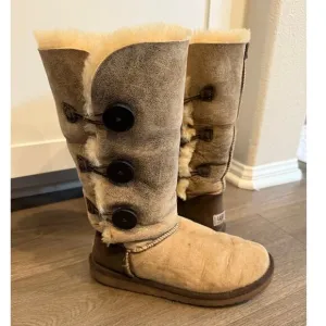 UGG BAILEY BUTTON TRIPLET BOMBER LEATHER BOOTS BROWN 3049 W/BJCN WOMEN SIZE 7