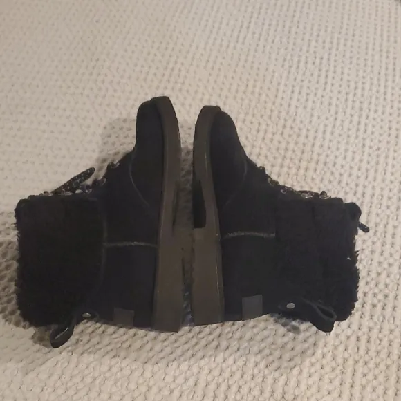 UGG Black Ankle Boots with Fur Lining (29)