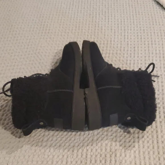 UGG Black Ankle Boots with Fur Lining (29)