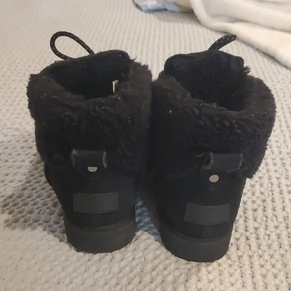 UGG Black Ankle Boots with Fur Lining (29)