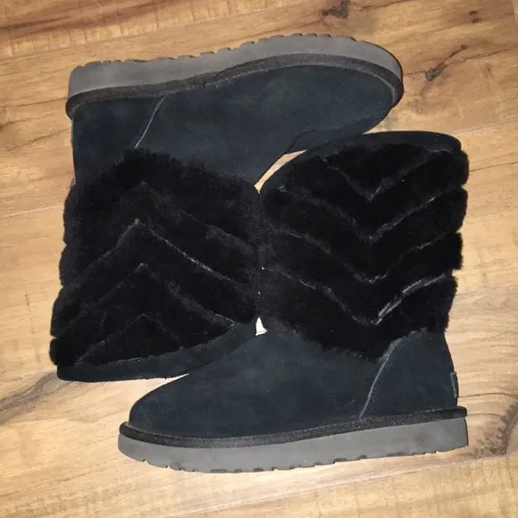UGG™ Black fur Tania Boots 1012391