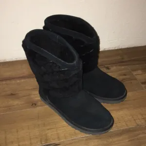 UGG™ Black fur Tania Boots 1012391