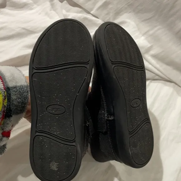 Ugg black shimmer 12 Velcro closure euc good rubber soles