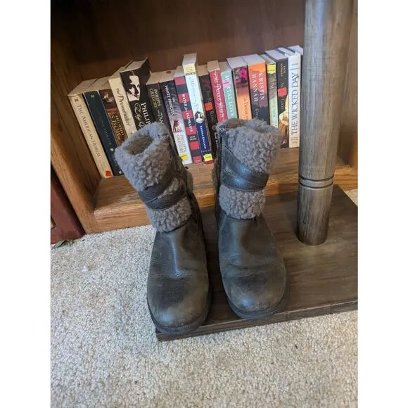 UGG Blayre III Black Waterproof Leather Fur Cuff Ankle Boots Size 8 Women