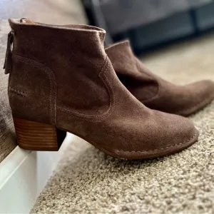 UGG‎ bootie Chelsea leather suede boots women size 8 brown