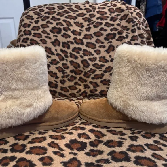 UGG BOOTS Cozy Tan and Cream Fur