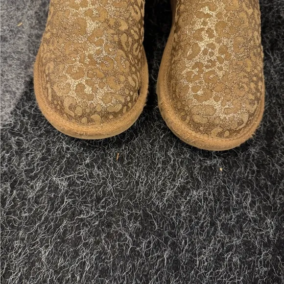 UGG Boots Size 2 Tan Leopard Cheetah Print Fur-Lined Boots