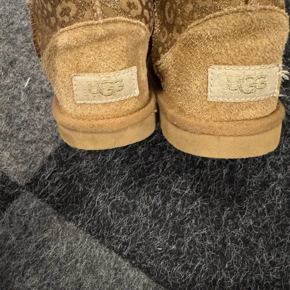 UGG Boots Size 2 Tan Leopard Cheetah Print Fur-Lined Boots