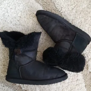 UGG boots size 6 girls 7.5 8 womens