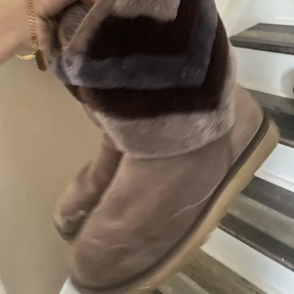 UGG boots tania fur size 9