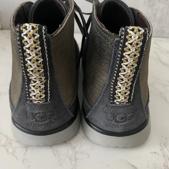 UGG Chukka Boots Men Sz 10 Grey Ombre Waterproof Suede Nubuck