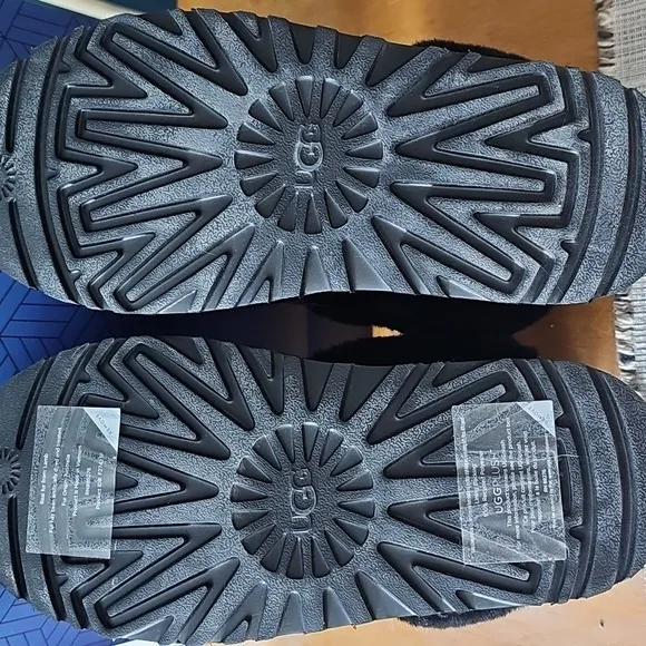 UGG Classic Chillapeak Shine Boots