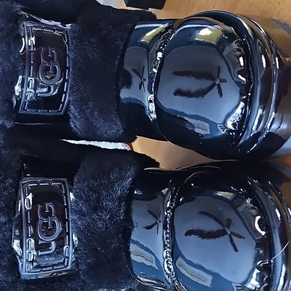 UGG Classic Chillapeak Shine Boots
