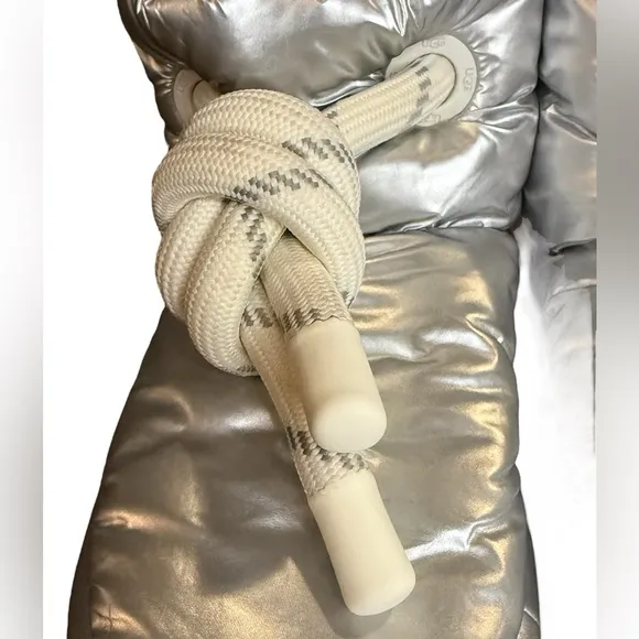 UGG Classic Maxi Mini Metallic Women’s Size 8 Winter Boots