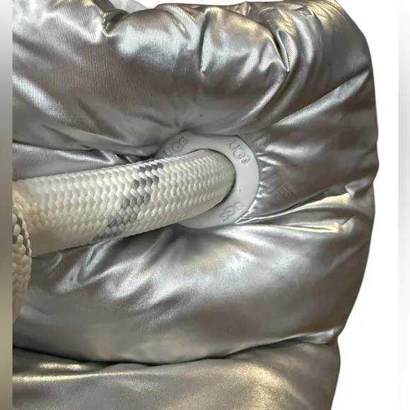 UGG Classic Maxi Mini Metallic Women’s Size 8 Winter Boots